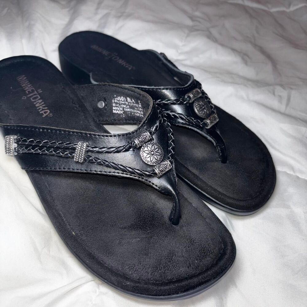 Minnetonka Women's Black Sandals